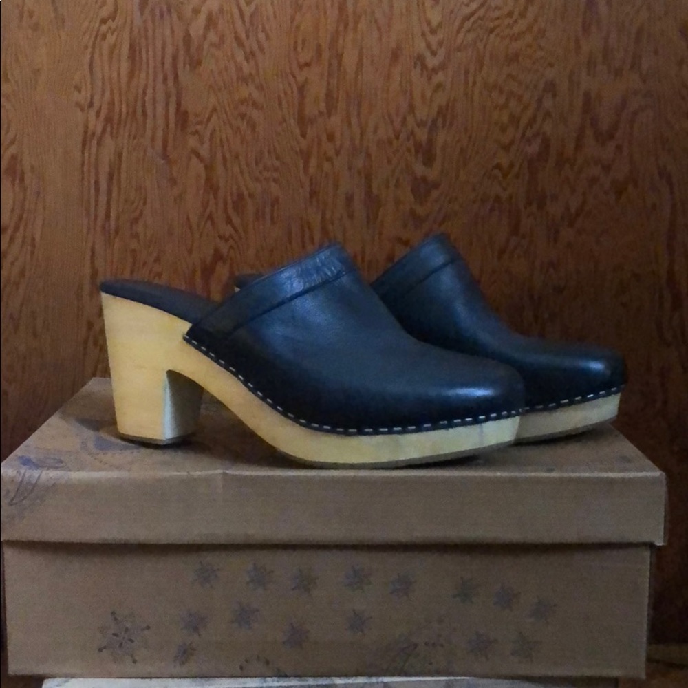 Free people black clogs